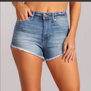 Celebrity Pink Light Wash Mill Valley Distressed Denim Shorts, Junior’s Sz. 5/27